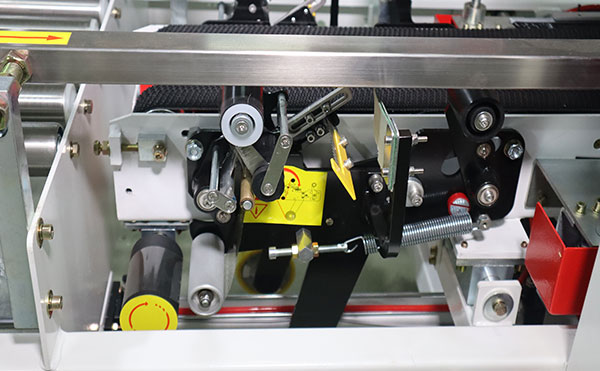 全自动一字封箱机,一字封箱机设备,封箱机,高臻智能