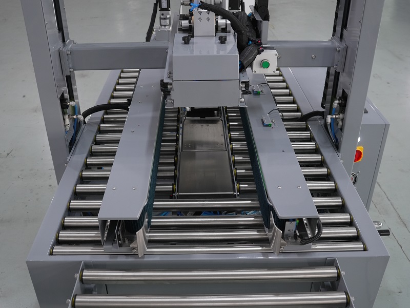 湿水牛皮纸封箱机,湿水牛皮纸封箱设备,折盖封箱机